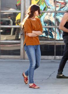 Lana Del Rey feet photo thumbnail
