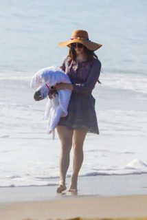 Lana Del Rey feet photo thumbnail