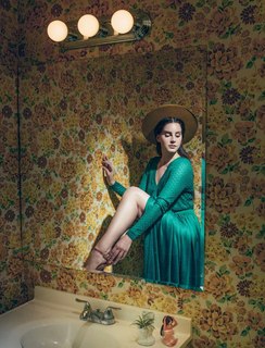 Lana Del Rey feet photo thumbnail