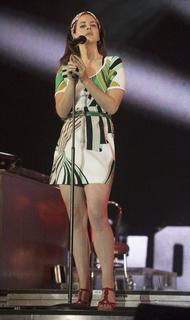 Lana Del Rey feet photo thumbnail