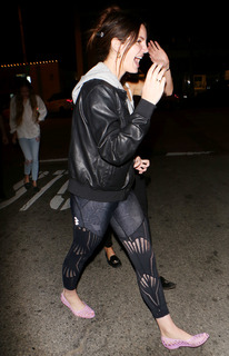 Lana Del Rey feet photo thumbnail
