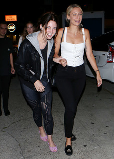 Lana Del Rey feet photo thumbnail