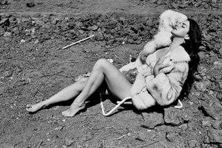 Lana Del Rey feet photo thumbnail