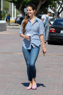 Lana Del Rey feet photo thumbnail