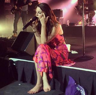Lana Del Rey feet photo thumbnail