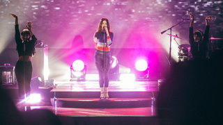 Lana Del Rey feet photo thumbnail