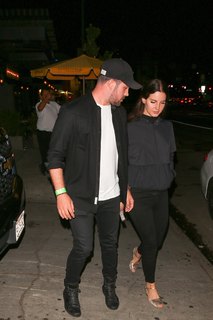 Lana Del Rey feet photo thumbnail