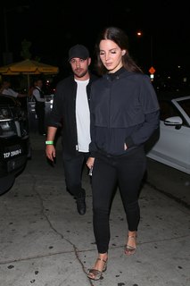 Lana Del Rey feet photo thumbnail
