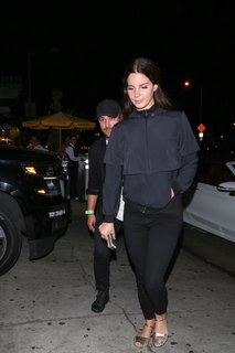 Lana Del Rey feet photo thumbnail