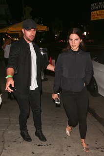 Lana Del Rey feet photo thumbnail