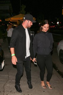Lana Del Rey feet photo thumbnail