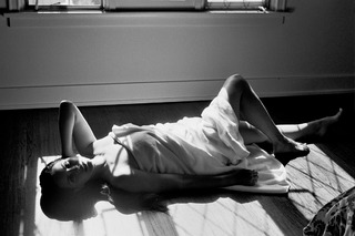 Lana Del Rey feet photo thumbnail
