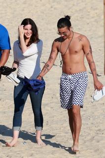 Lana Del Rey feet photo thumbnail
