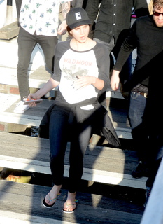 Lana Del Rey feet photo thumbnail