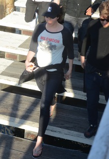 Lana Del Rey feet photo thumbnail