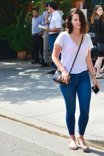 Lana Del Rey feet photo thumbnail