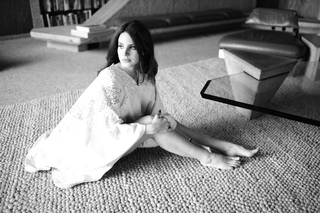 Lana Del Rey feet photo thumbnail