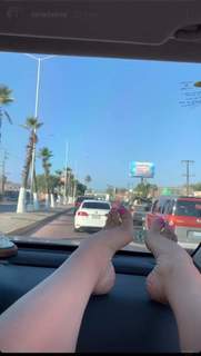 Lana Del Rey feet photo thumbnail