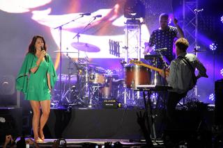 Lana Del Rey feet photo thumbnail