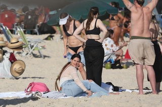Lana Del Rey feet photo thumbnail