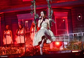 Lana Del Rey feet photo thumbnail