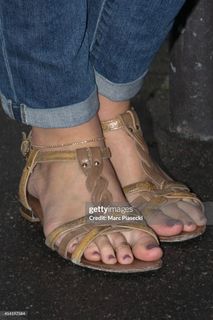 Lana Del Rey feet photo thumbnail