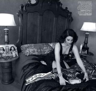 Lana Del Rey feet photo thumbnail