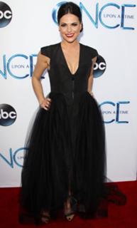 Lana Parrilla feet photo thumbnail