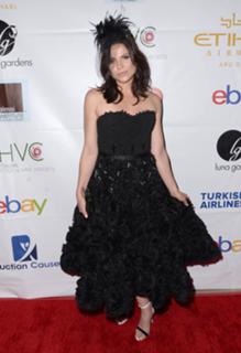 Lana Parrilla feet photo thumbnail