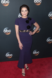 Lana Parrilla feet photo thumbnail