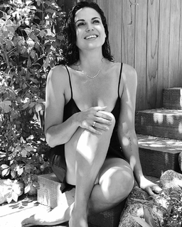 Lana Parrilla feet photo thumbnail