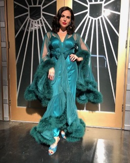 Lana Parrilla feet photo thumbnail