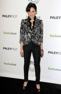 Lana Parrilla feet photo thumbnail