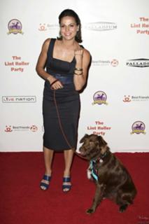 Lana Parrilla feet photo thumbnail