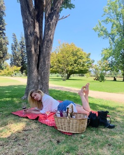 Lana Rhodes feet photo 8