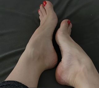 Lana Rhodes feet photo 3