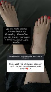 Lana Rhodes feet photo 2