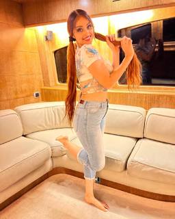 Lana Rose feet photo thumbnail