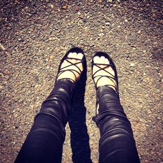 Lara Bingle feet photo 3