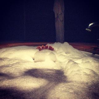 Lara Bingle feet photo 2