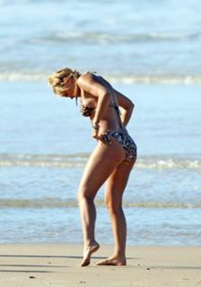Lara Bingle feet photo 2