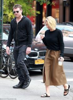 Lara Bingle feet photo 1