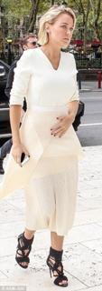 Lara Bingle feet photo 18