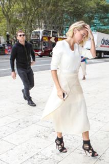 Lara Bingle feet photo 16