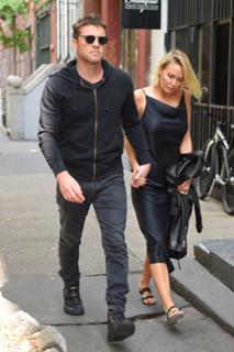 Lara Bingle feet photo 15