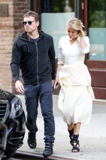 Lara Bingle feet photo 14