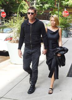 Lara Bingle feet photo 12