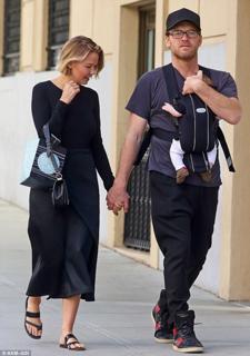 Lara Bingle feet photo 13