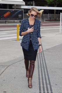 Lara Bingle feet photo 3
