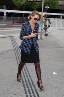 Lara Bingle feet photo 2